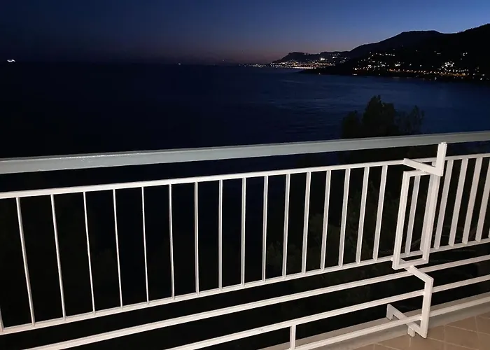 Sea And Monaco Charme View On The Lägenhet Ventimiglia